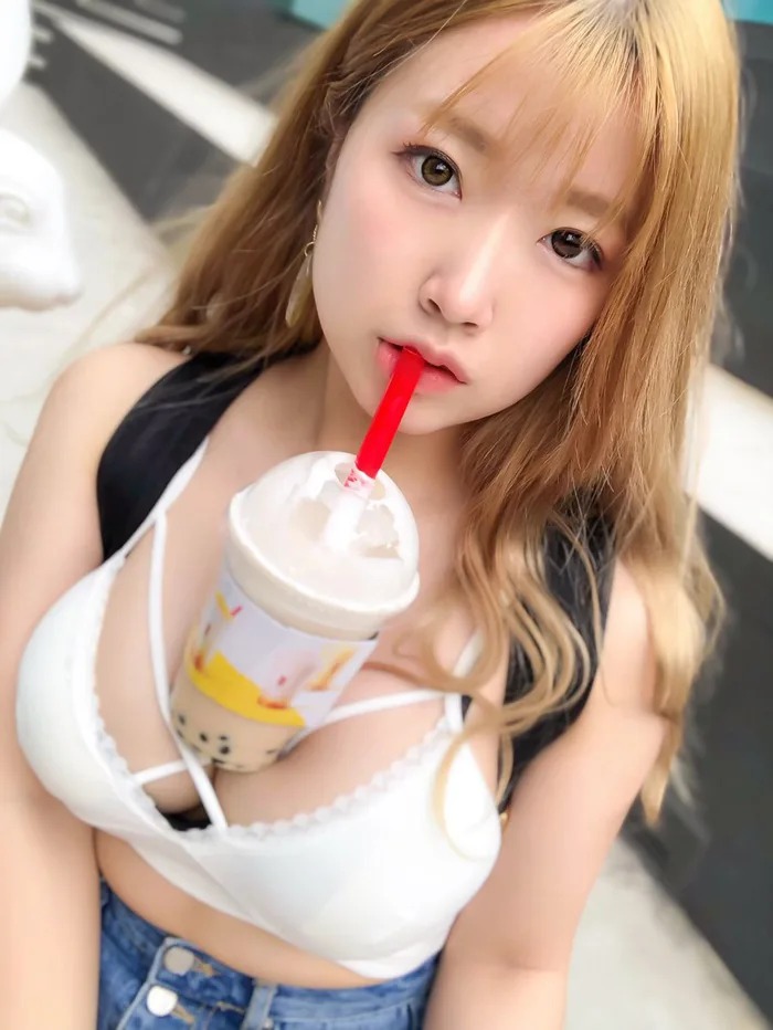 Hands-free Bubble Tea Challenge, New Viral Thread, Internet, social media, youth, 