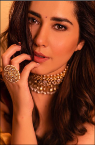 Gorgeous Raashi Khanna stuns with her sexy looks on Instagram