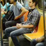 Andrew-Garfield-also-using-the-subway