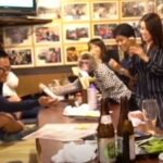 restaurant-in-japan-with-monkey-waiters