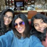 Sushmita-Sen-with-her-daughters