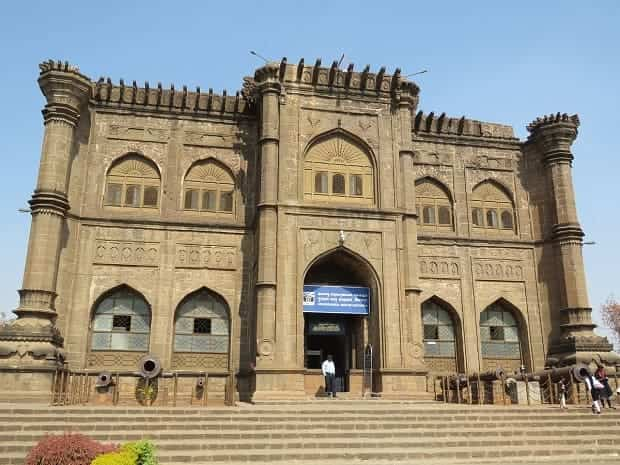 Gol Gumbaz, History, Architecture, Facts, Timings, How To Reach Gol Gumbaz, interesting facts about Gol Gumbad, Archaeological Museum, Bijapur, Almatti Dam, Torvi Narasimha Temple, Uppali Buruz, Malik-E-Maidan, 