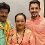 Udit-Narayan-with-his-wife-and-son