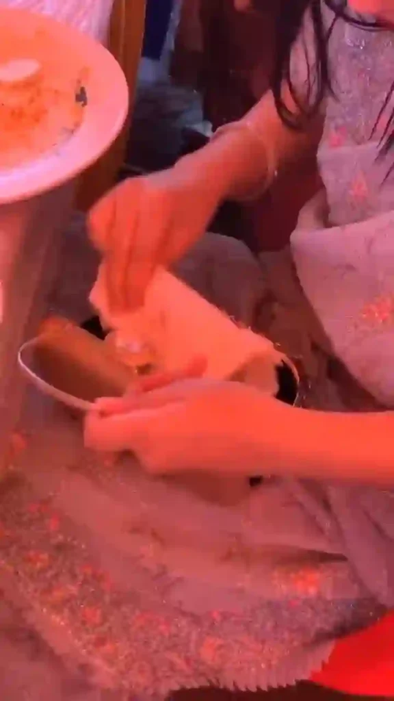 Internet reactions woman sneaking chicken