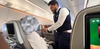 Saudia Airlines flight attendant feeding elderly passenger Umrah 2025