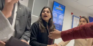 HDFC bank employee abuses customer Kanpur