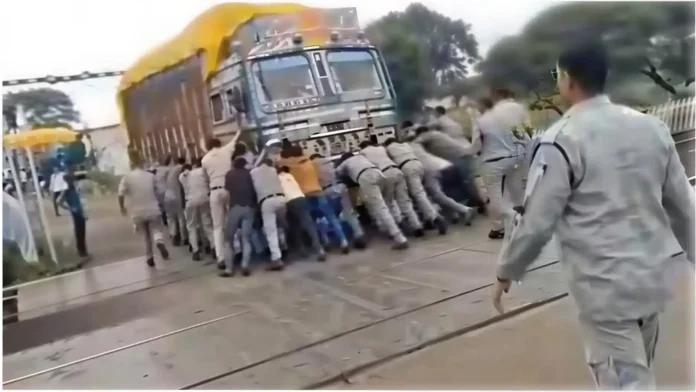 truck-breaks-down-on-railway-tracks-madhya-pradesh-police-rush-to-avert-disaster